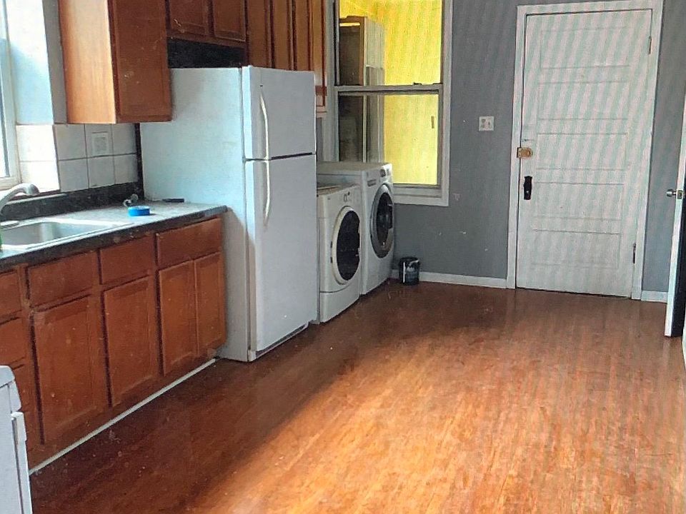 1st image of 2442 S Whipple St #3