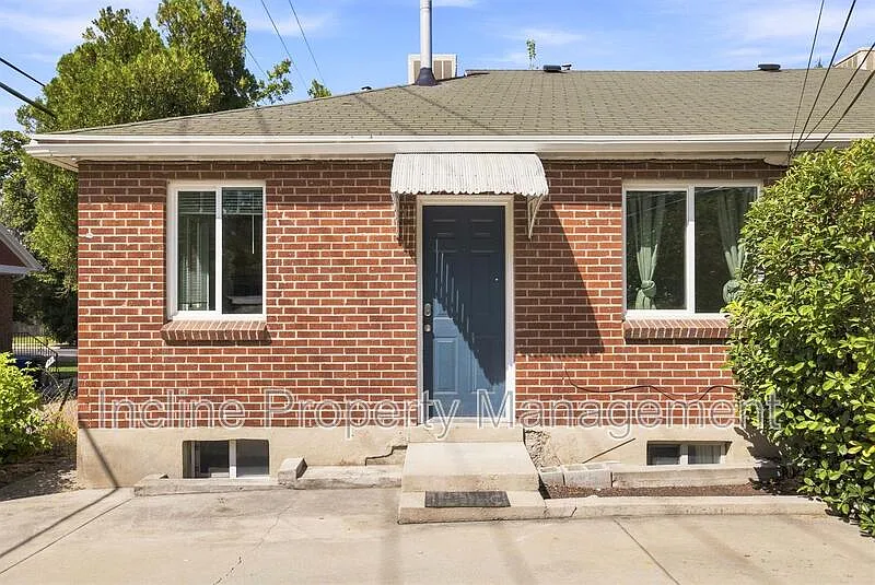 4 bed, 2.0 bath, 1582 sqft, $3,000 — Photo 1