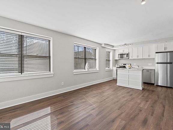 4th image of 212 Oakwood St SE APT 122