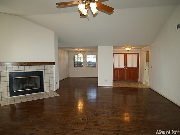 4th image of 81 Willow Glen Ave