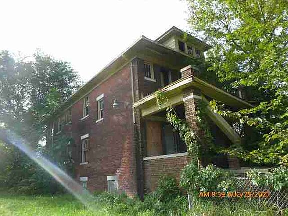8924 N Clarendon