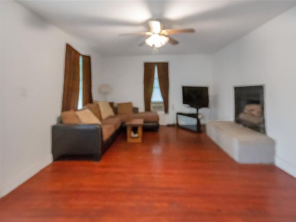 5th image of 2411 2nd St
