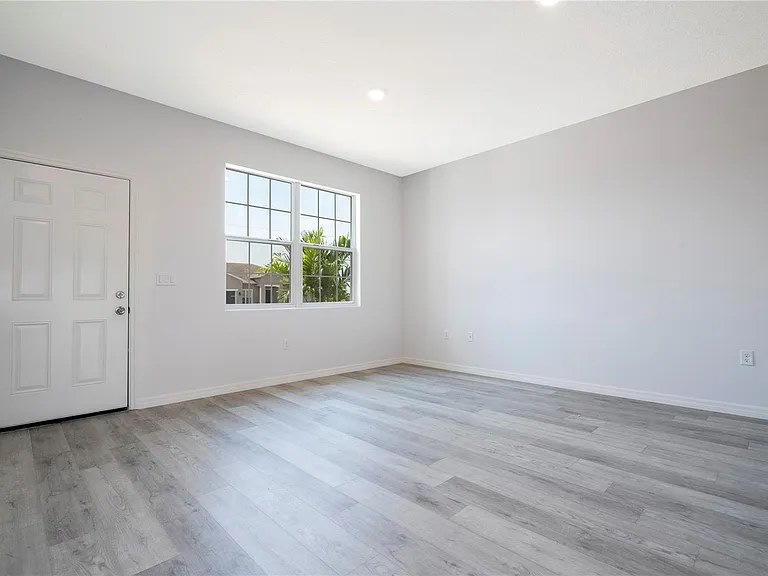 833 Colville Dr — Photo 26