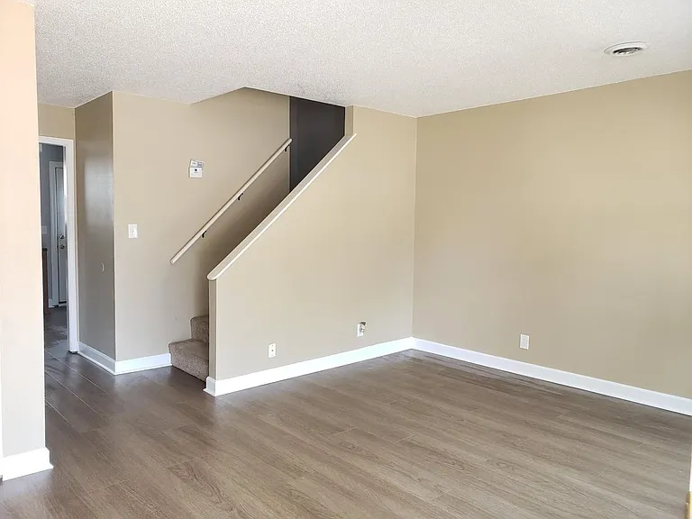610 Commerce St #21 — Photo 11
