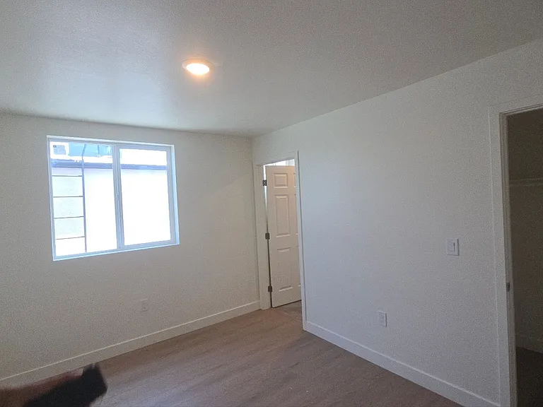 33(835E) — Photo 30