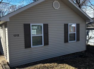 1312 N Pleasant St, Independence, MO 64050