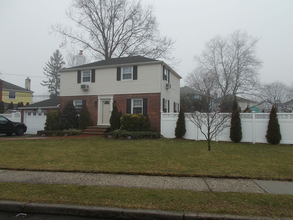 1st image of 12 Hastings Dr