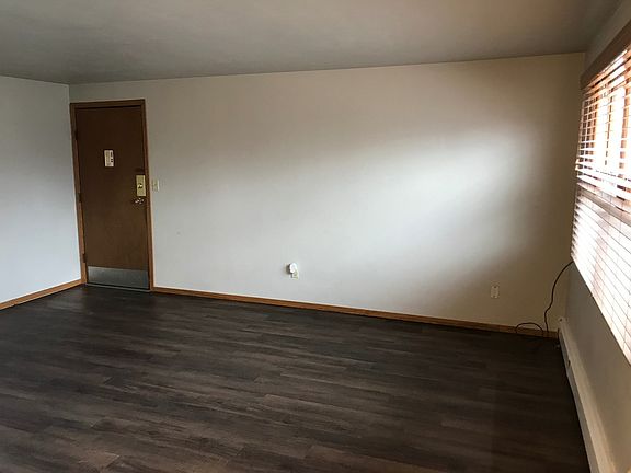 5th image of 301 W 21st St APT 6