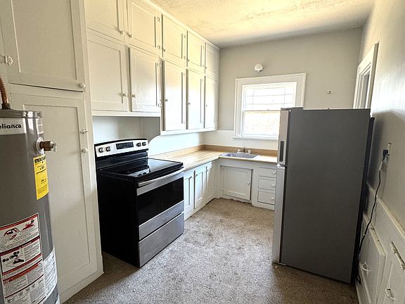 2nd image of 1015 W 7th St #B
