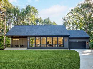 2407 Lakeshore Dr, Fennville, MI 49408