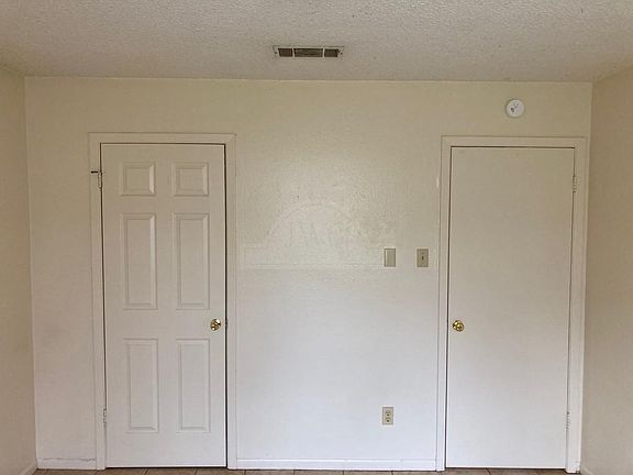 5th image of 912 Travis Ln #328074175