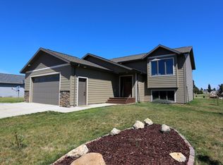 887 14th St E, Dickinson, ND 58601