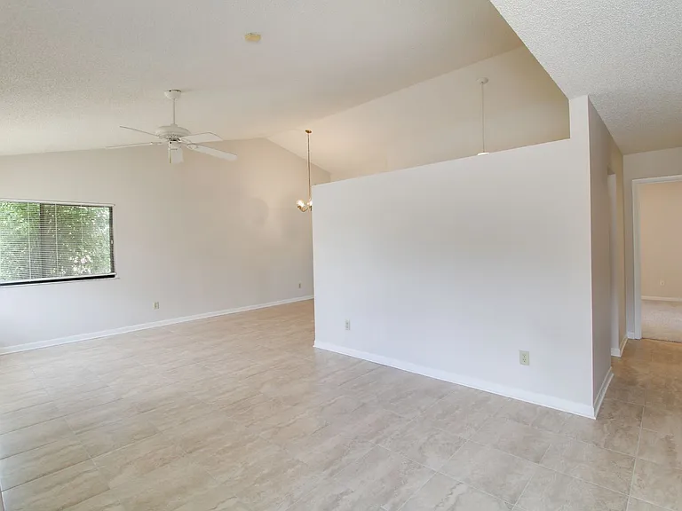 754 Forest St — Photo 5