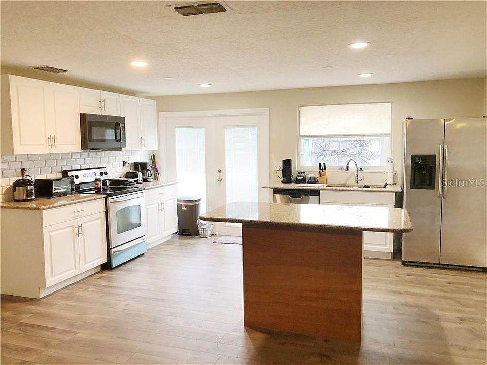 2nd image of 8234 Greenleaf Cir