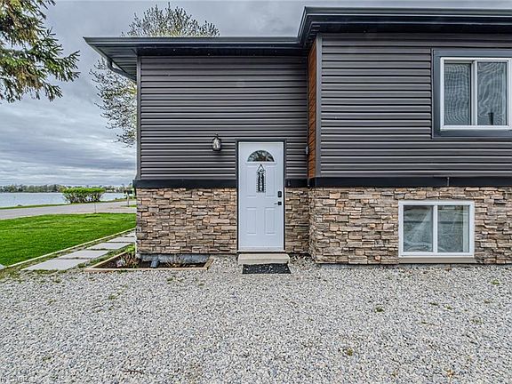 3rd image of 1231 Lakeshore Rd