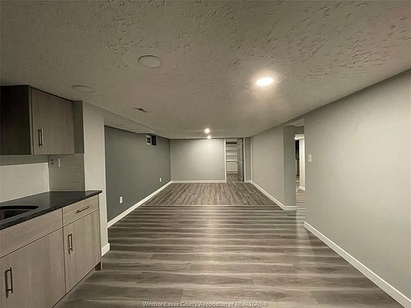 5th image of 1595 Sun Valley Dr