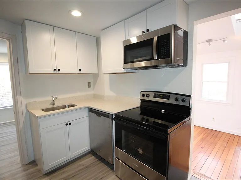 16 Middlesex St #11 — Photo 4