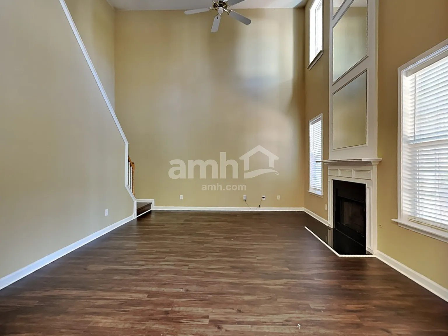 3 bed, 2.5 bath, 1909 sqft, $2,130 — Photo 4