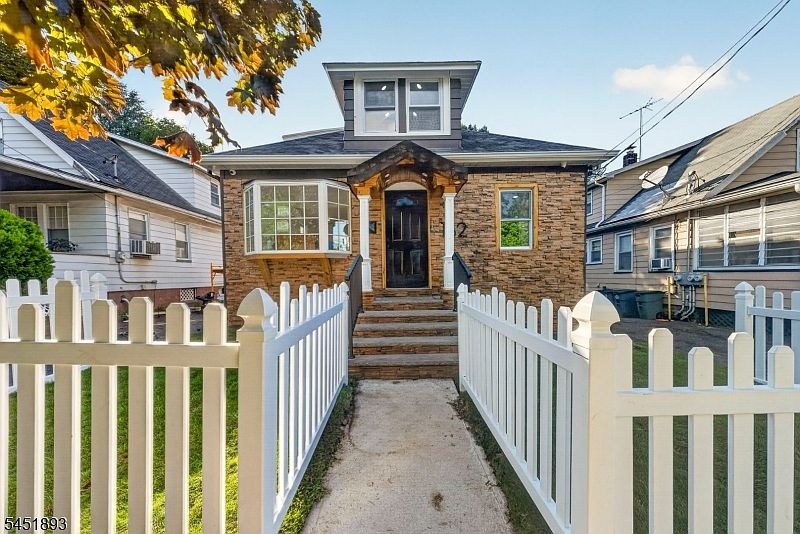 1st image of 162 Summit Ave