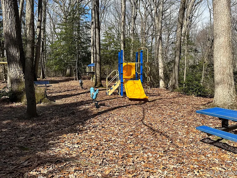 272 Yale Ct — Photo 43
