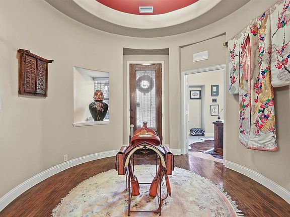 4th image of 214 Lyndhurst Dr