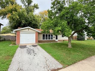 930 Coach Rd, Homewood, IL 60430