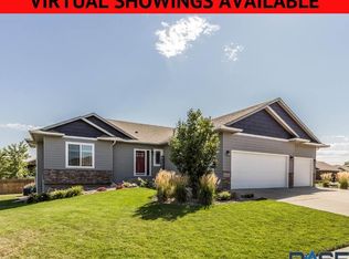 2801 E Sunray Cir, Brandon, SD 57005