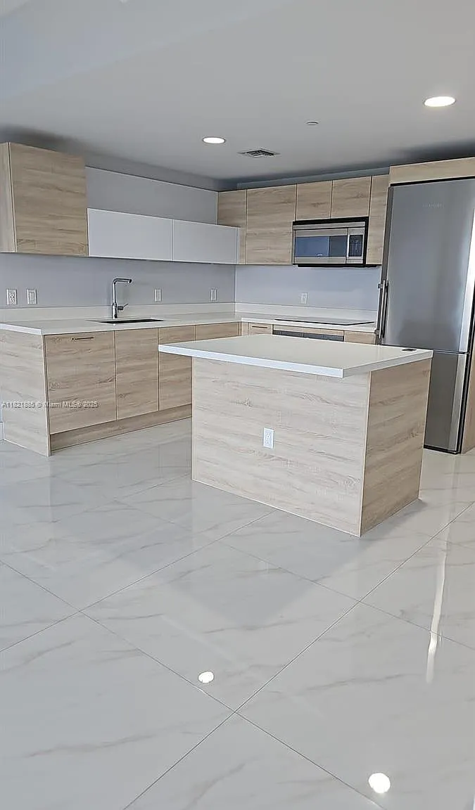 1 bed, 2.0 bath, 937 sqft, $3,350 — Photo 3