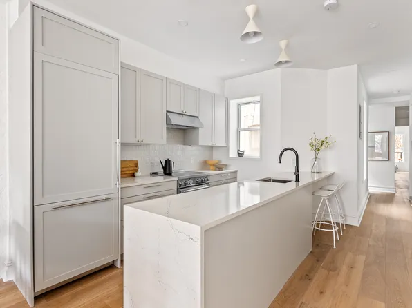 744 Park Place image 4 of 11