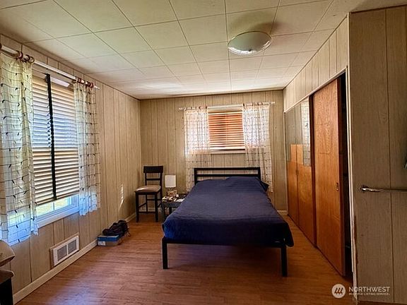 4th image of 413 Morse Street