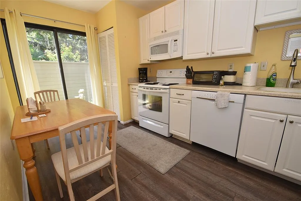 2 bed, 2.0 bath, 1211 sqft, $2,000 — Photo 4