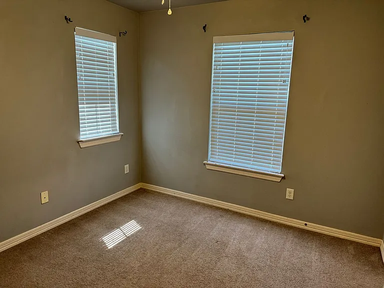410 Ash St — Photo 18