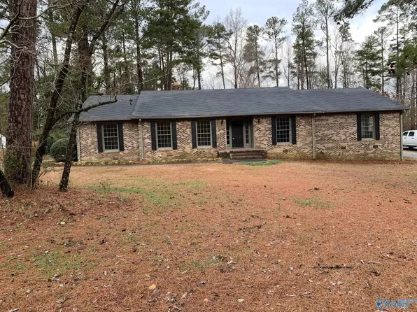 305 W Hartwood Dr, Rainbow City, AL 35906