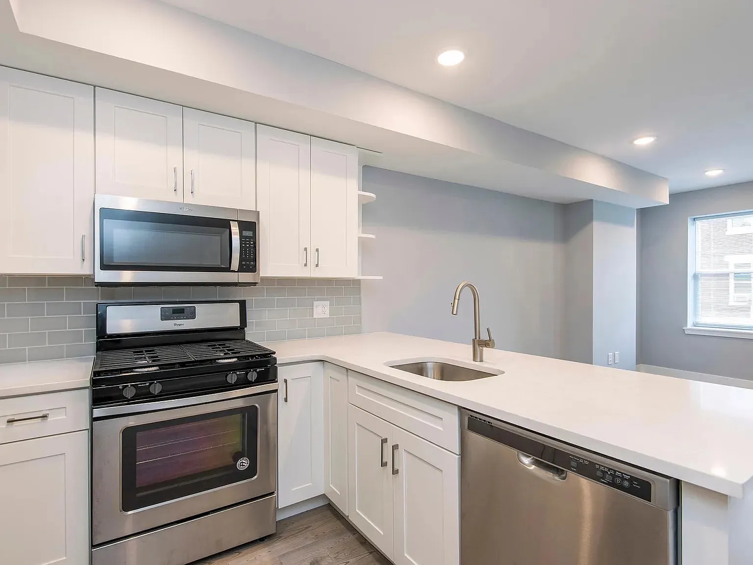 3 bed, 1300 sqft, $2,199 — Photo 2
