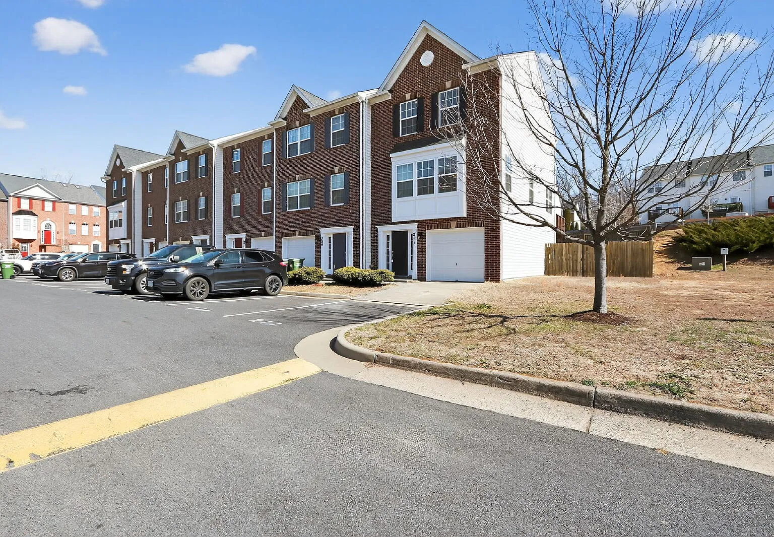 3 bed, 4.0 bath, $2,500 — Photo 3