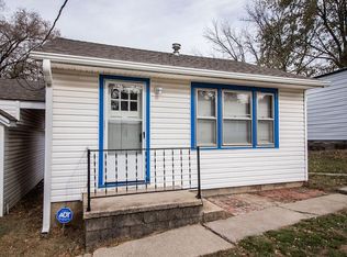 700 1/2 W Nickell Ave, Independence, MO 64050