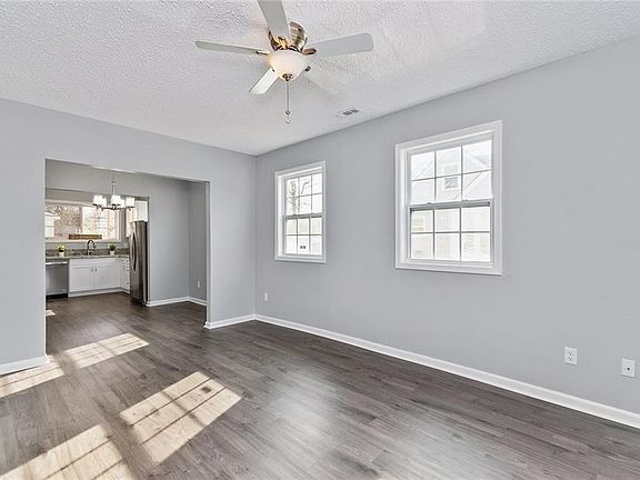 3rd image of 2322 Barraud Ave