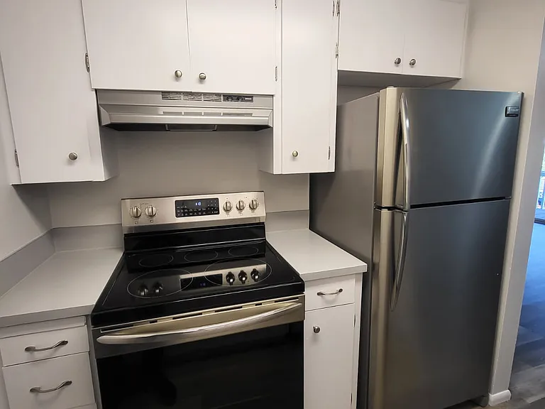 2202 NE 10th Pl #208 — Photo 5
