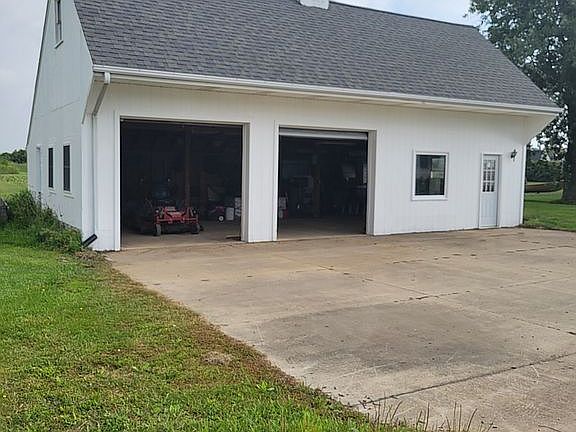 3 Bay barn 10 ft doors
