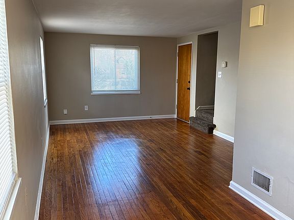 4th image of 1035 Broadview Blvd #10