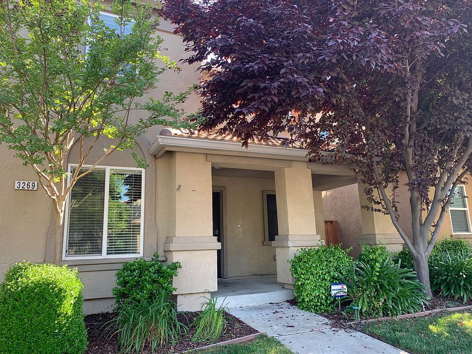 1st image of 3269 Paumanok Way