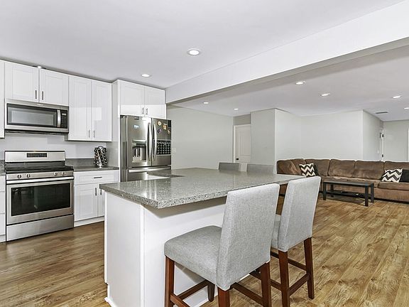 5th image of 8837 Carmir Dr
