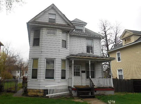 1010 E 14th St photo 1