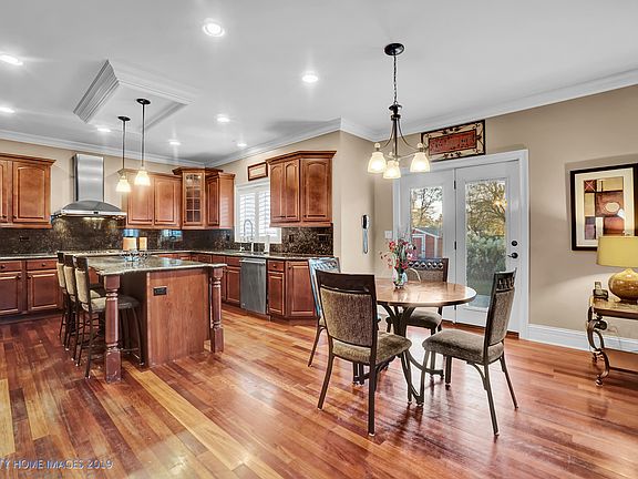 4th image of 5029 Oak Center Dr