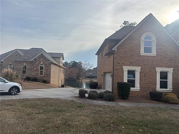 3rd image of 2525 Lake Erma Dr