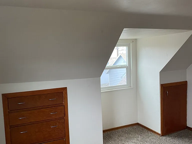 1042 W Cascade Ave #B — Photo 7