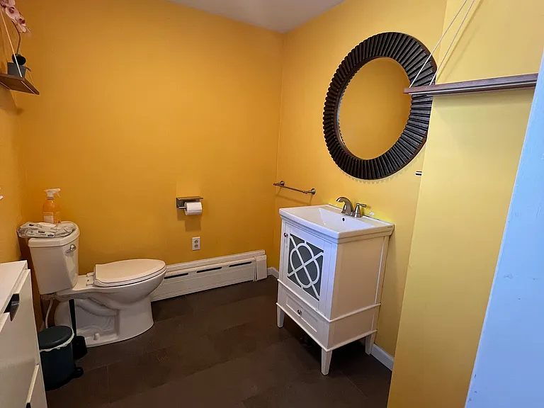 Powder Room - Level 1
