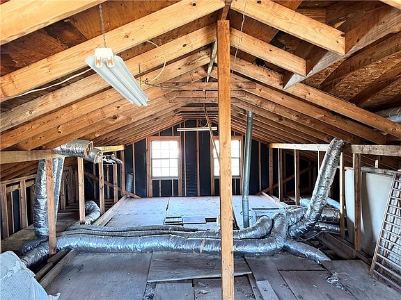 2nd image of 728 N Dilton St