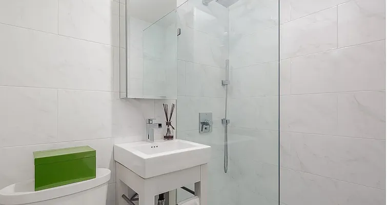 Rented by Manhattan Realty Group | media 4