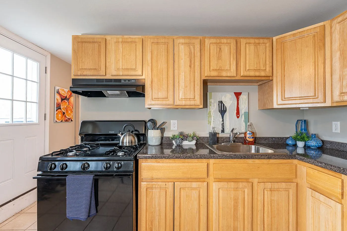 Pelham Apartments - Market — Photo 4
